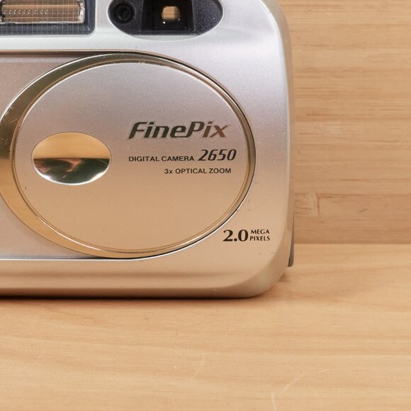 Fujifilm FinePix 2650 Digital Camera / 2 MP / 3X Optical Zoom / Silver / Japan - Picture 3 of 7